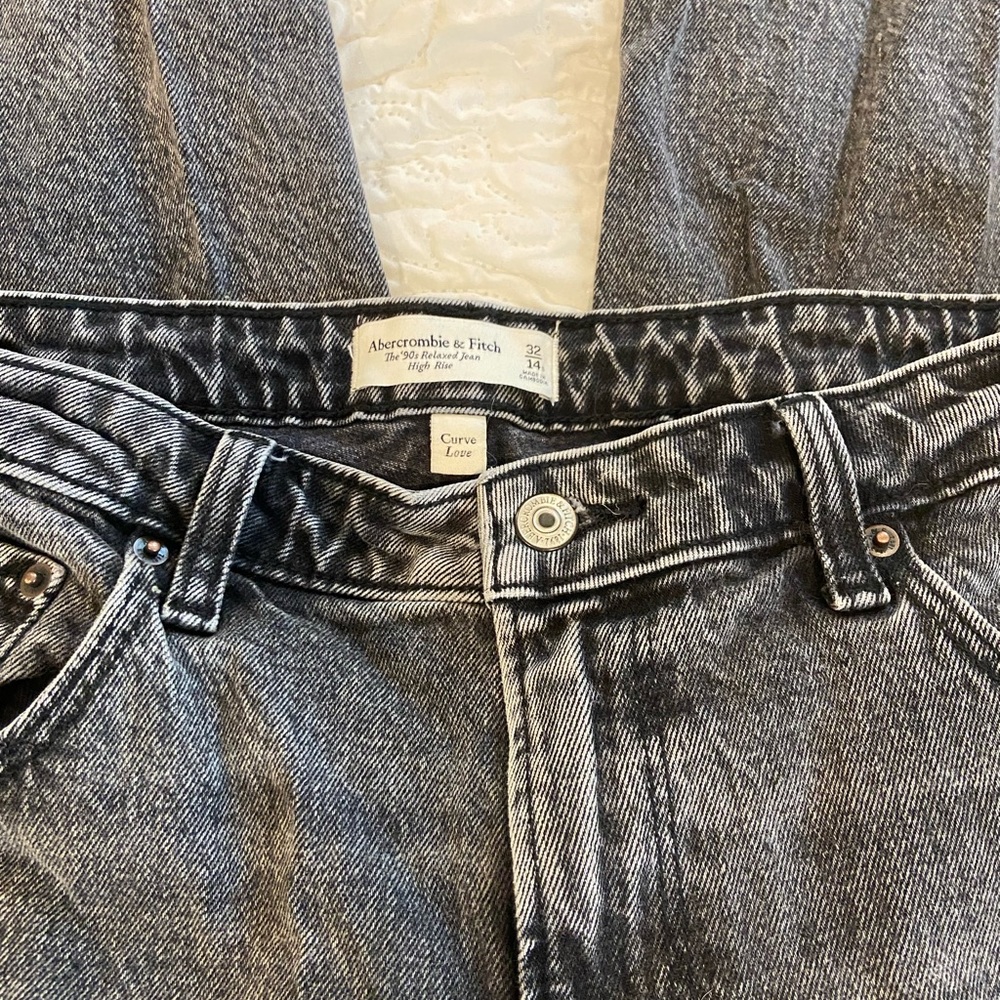 Abercrombie & Fitch Curve Love High Rise 90s Relaxed Jean